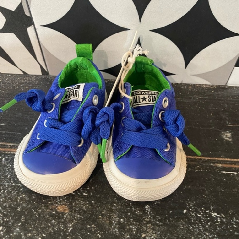 CONVERSE "no time to lace" toddler sneakers💙💚unisex but under boys